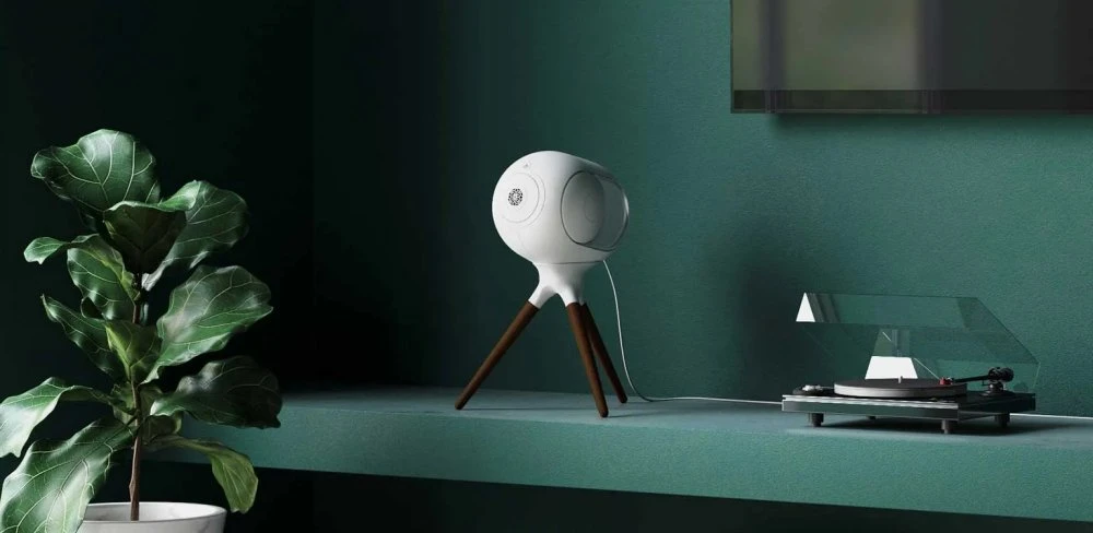 Loa Devialet Phantom I với thiết kế trang nhã chắc chắn sẽ là một món đồ trang trí cực kỳ bắt mắt khi đặt trong phòng khách, đồng thời thể hiện được gu thẩm mỹ tinh tế của người sở hữu.