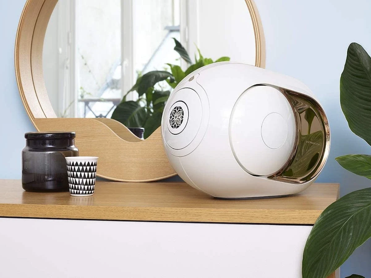 Phantom được coi là dòng loa con cưng của thương hiệu Devialet, vốn là kết quả của một dự án kéo dài hơn 10 năm và tổng kinh phí trên 30 triệu USD, và đạt tận 88 bằng sáng chế.