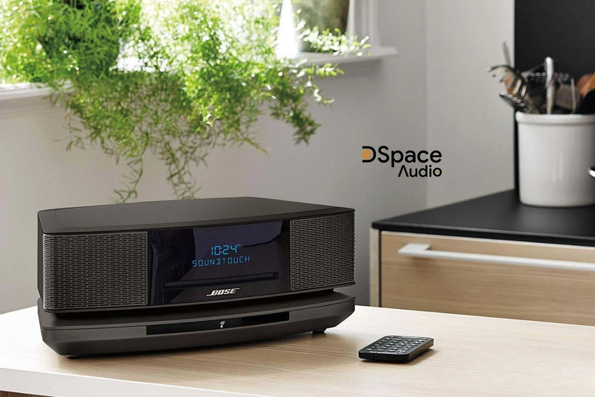 Loa Bose Wave SoundTouch IV đi kèm với một chiếc điều khiển từ xa mỏng nhẹ bao gồm 6 kênh cài đặt trước cùng các nút điều chỉnh âm thanh khác giúp bạn dễ dàng kiểm soát và nhanh chóng truy cập vào kênh nhạc mình ưa thích. Ngoài ra, bạn còn có thể biến chiếc điện thoại hay máy tính bảng của mình trở thành một chiếc remote tiện lợi qua ứng dụng điều khiển âm thanh SoundTouch của nhà sản xuất.