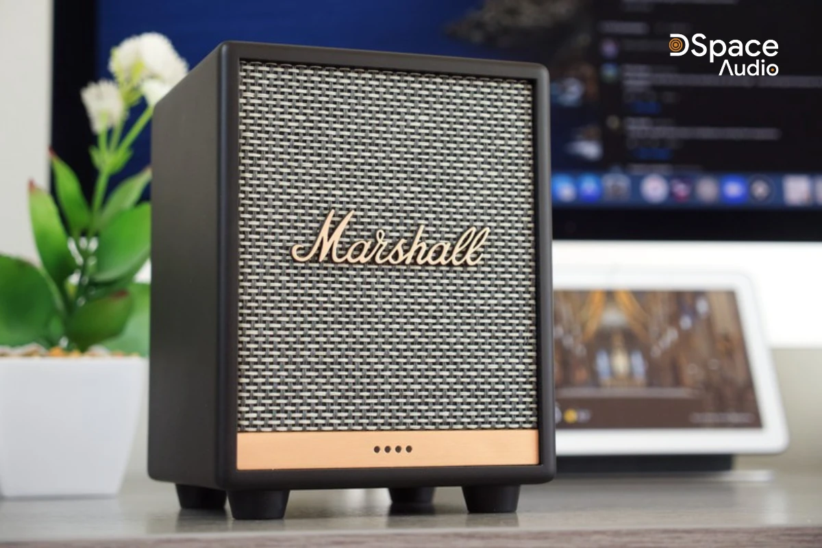 Từ góc độ thiết kế, Marshall Uxbridge Voice là một chiếc loa đẹp, mặc dù ít lôi cuốn hơn so với các “đàn anh” của mình. Một số người cho rằng loa Marshall trông khá phô trương, nhưng đó lại là điểm nổi bật của hãng so với hàng loạt các dòng loa đen-trắng khác.
