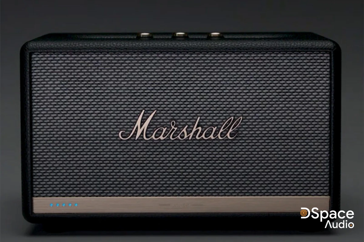 Marshall Acton II Voice with Amazon Alexa là mẫu loa thông minh để bàn thế hệ mới, kết hợp hoàn hảo giữa phong cách thiết kế vintage đặc trưng của Marshall và công nghệ điều khiển giọng nói hiện đại.