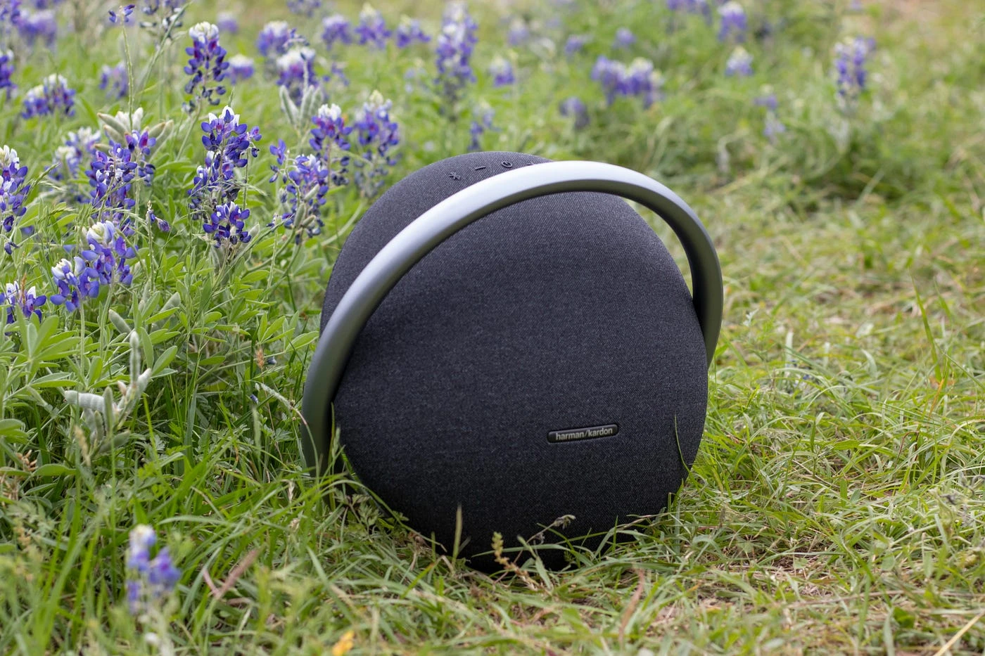 hãng âm còn ưu ái trang bị cho Loa Harman Kardon Onyx Studio 7 một loa woofer đường kính 120 mm mang đến chất âm trầm, sâu lắng và cực ưng tai.