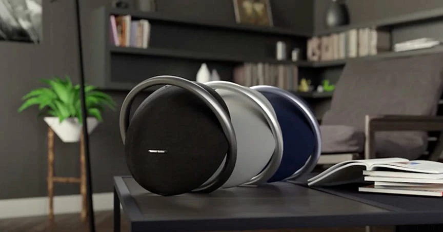 Loa Harman Kardon Onyx Studio 7 với thiết kế "khác bọt" hoàn toàn so với tất cả những người anh em trước đó của nó. Tuy vẫn mang trong mình những đặc điểm thiết kế đặc trưng của hãng. Nhưng đã được cải tiến về hình dáng mang đến sự tiện lợi và đẹp mắt cũng như cá tính hơn rất nhiều.