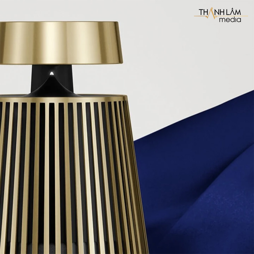 BeoSound 2 dùng để nghe ở nhà, phải cắm điện mới có thể sử dụng