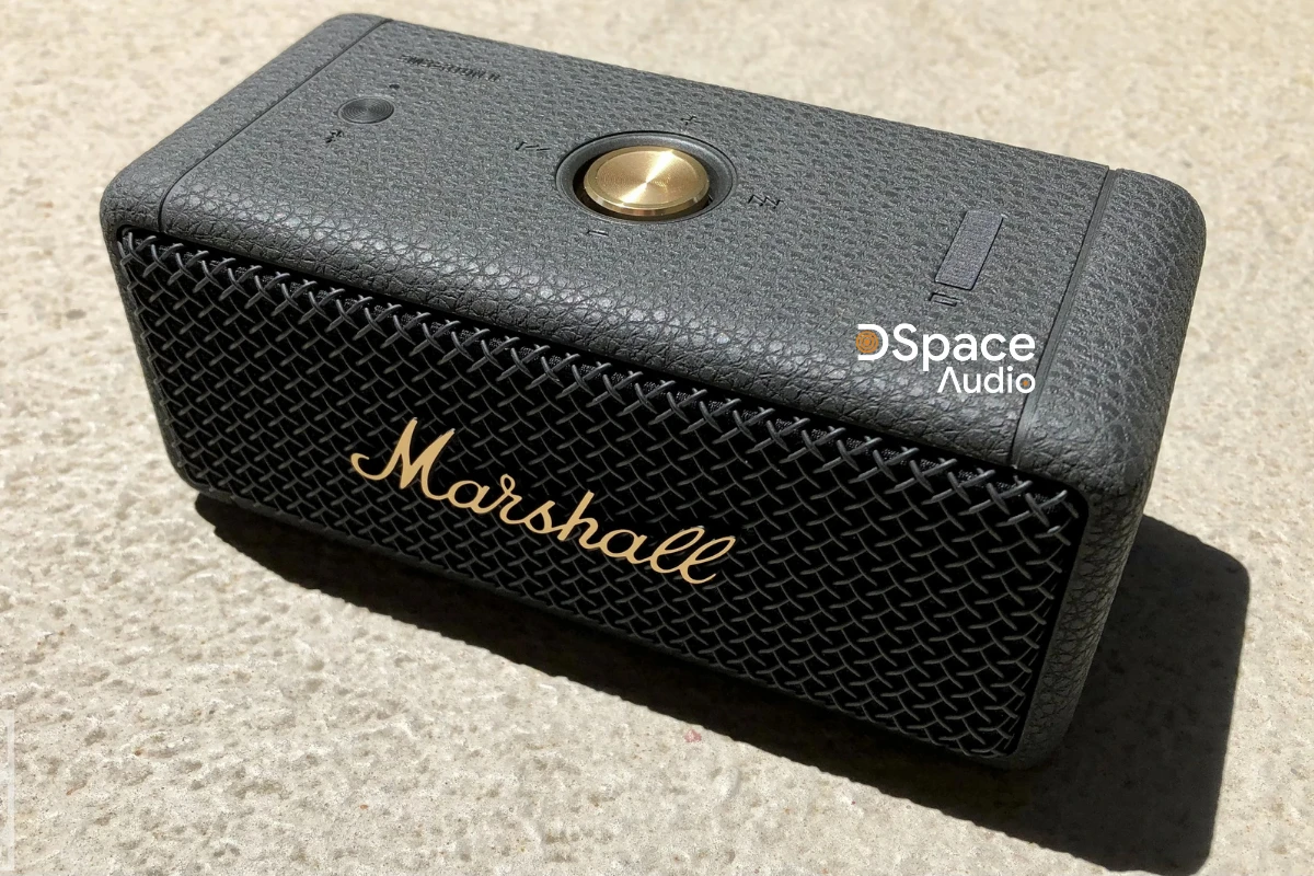 Marshall Emberton II trang bị hai driver toàn dải 2 inch công suất 10W mỗi chiếc, kết hợp hai passive radiator tăng cường bass. Mạch khuếch đại Class D cho tổng công suất 20W, đáp ứng dải tần 60–20.000 Hz, âm lượng tối đa 87 dB SPL – đủ lớn cho không gian phòng nhỏ, picnic ngoài trời hay các buổi tiệc bạn bè.