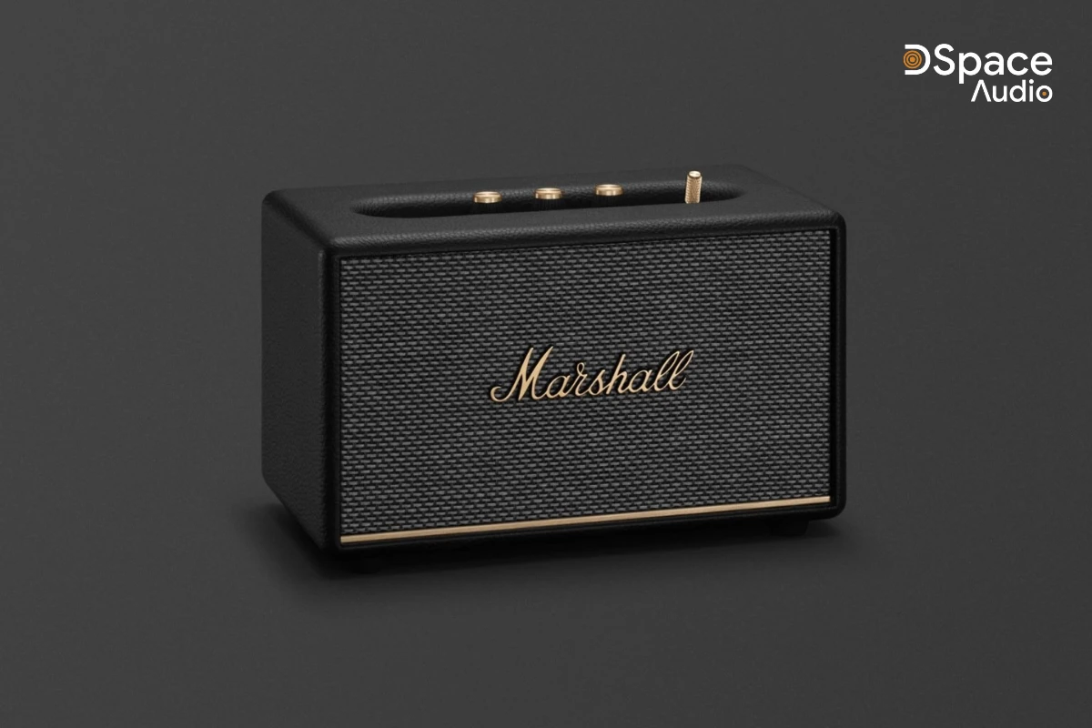Marshall Acton III sở hữu công suất 60W, đủ sức “lấp đầy” không gian phòng từ 15–25m² với âm thanh sống động, rõ nét. Điểm đặc biệt của Acton III là chất âm mộc mạc, tự nhiên – đặc trưng của Marshall – nhưng đã được nâng cấp rõ rệt nhờ bộ vi xử lý thế hệ mới, cho độ chi tiết và cân bằng tốt hơn hẳn các phiên bản trước.