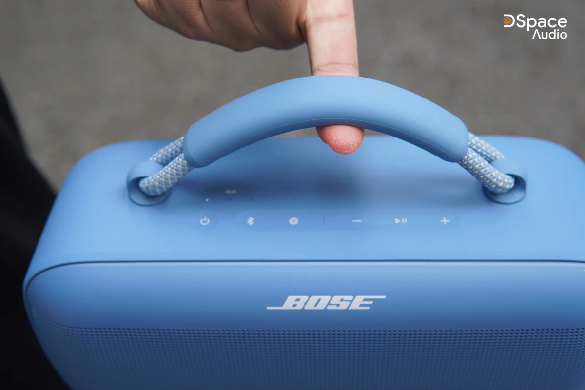 Bose Soundlink Max có quai xách tiện lợi có thể thay thế