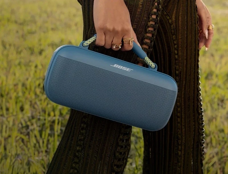 SoundLink Max mang lại trải nghiệm âm thanh nổi hơn nhiều loa Bluetooth được cho là loa âm thanh nổi nhưng vẫn không hoàn toàn giống với việc nghe một cặp loa riêng biệt.  
