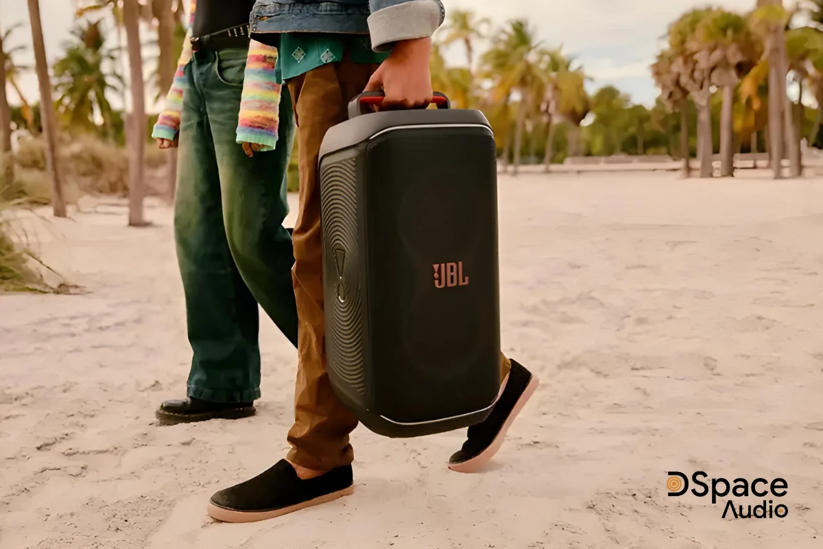 Loa JBL Partybox 120 với tay cầm tích hợp dễ dàng mang theo