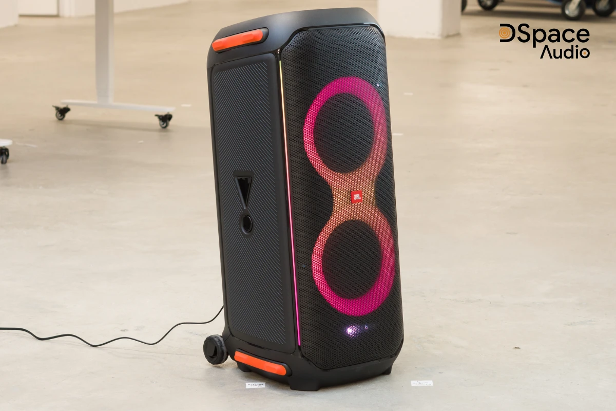 Loa JBl Partybox 710 với bánh xe dễ dàng di chuyển