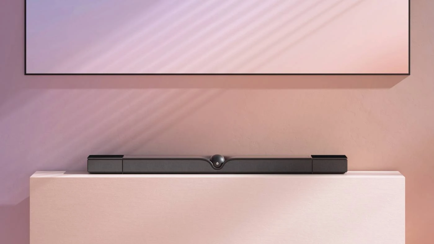 Devialet Dione là chiếc loa soundbar có một thiết kế âm thanh mới lạ với trang bị lên tới 17 loa con dùng nam châm neodymium do Devialet tự phát triển (trong đó gồm 9 trình điều khiển nhôm toàn dải và 8 củ loa siêu trầm mạnh mẽ) tạo nên một cấu hình 5.1.2 cao cấp mang tới khả năng tái hiện chuẩn xác, chi tiết từng dải âm thanh với âm trầm phong phú, âm trung rõ ràng và âm bổng chính xác, tràn ngập khắp căn phòng của bạn.