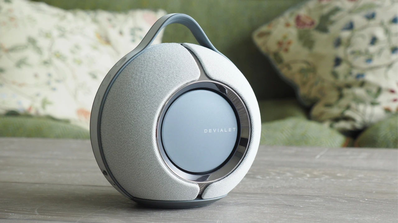 Một trong những điểm nổi bật của Devialet Mania chính là tích hợp trợ lý giọng nói Alexa. Nhờ vào tính năng này, người dùng có thể điều khiển loa chỉ bằng giọng nói mà không cần dùng tay