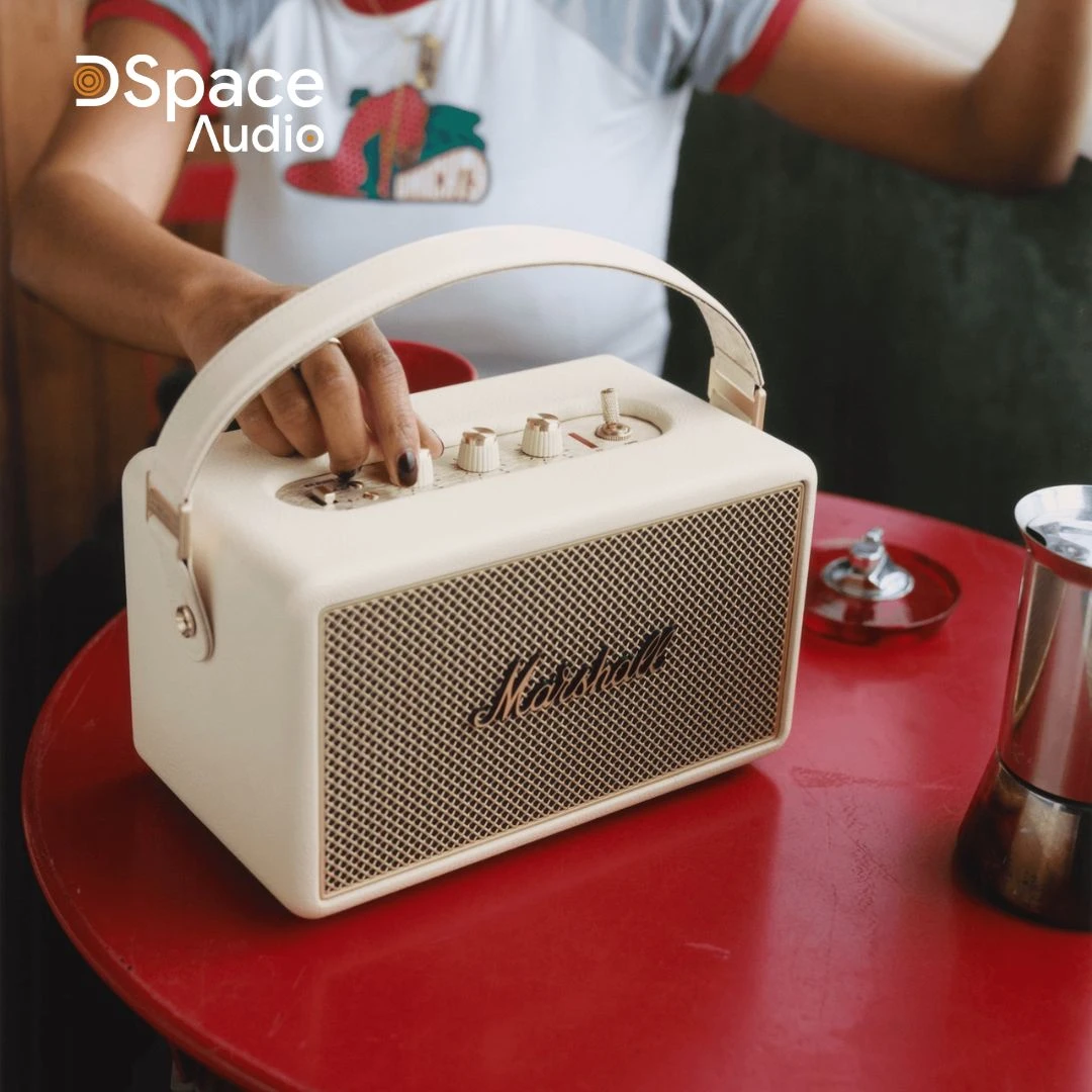 Marshall Kilburn III vẫn trung thành với phong cách thiết kế lấy cảm hứng từ ampli guitar của Marshall